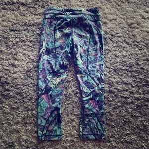 Lululemon leggings size 6!💛